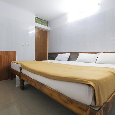 OYO 61145 JKS Deluxe Lodge Udaiyarpalaiyam Extérieur photo
