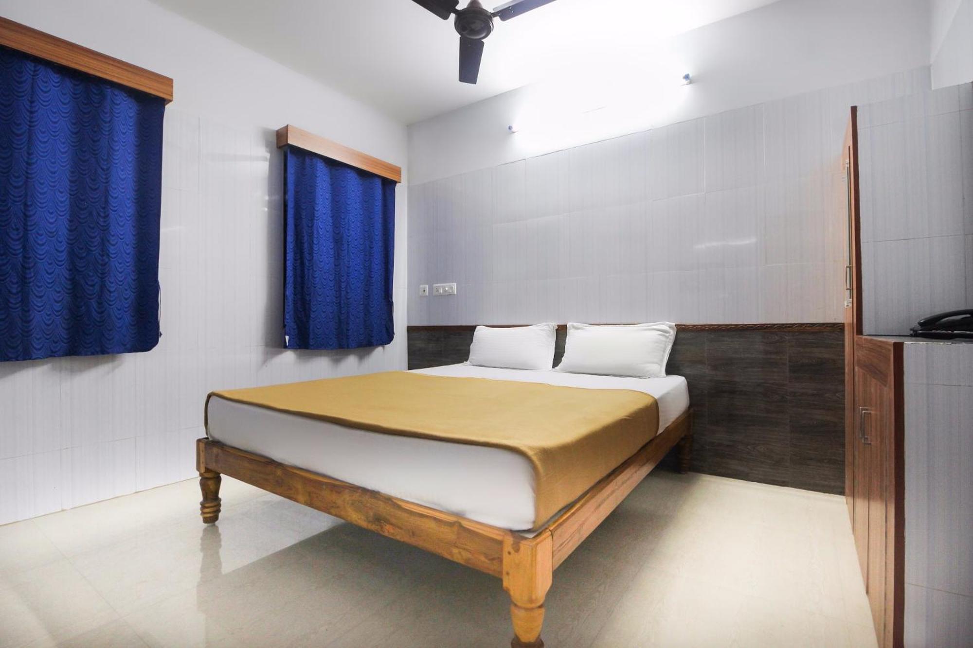 OYO 61145 JKS Deluxe Lodge Udaiyarpalaiyam Extérieur photo