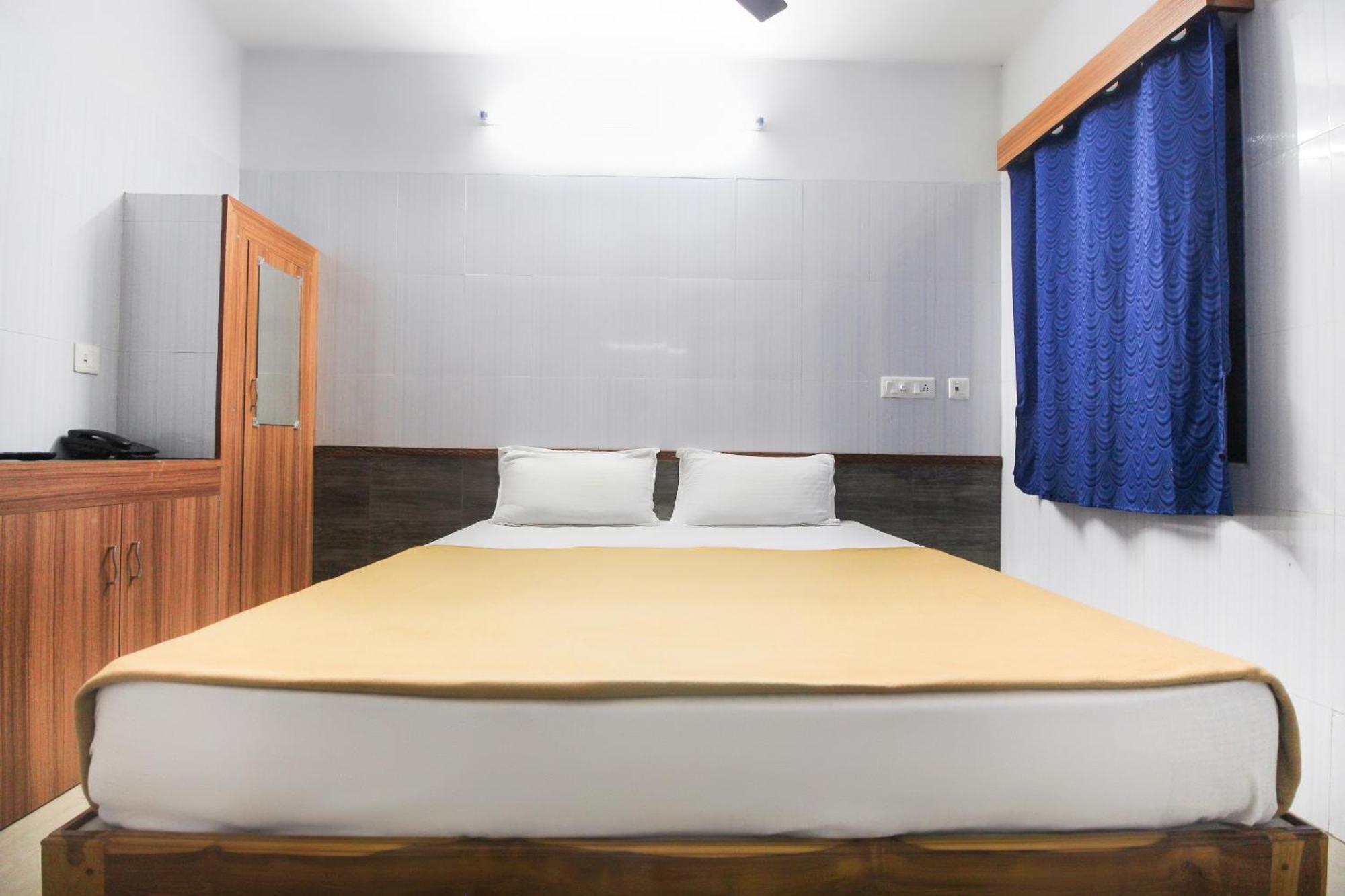 OYO 61145 JKS Deluxe Lodge Udaiyarpalaiyam Extérieur photo