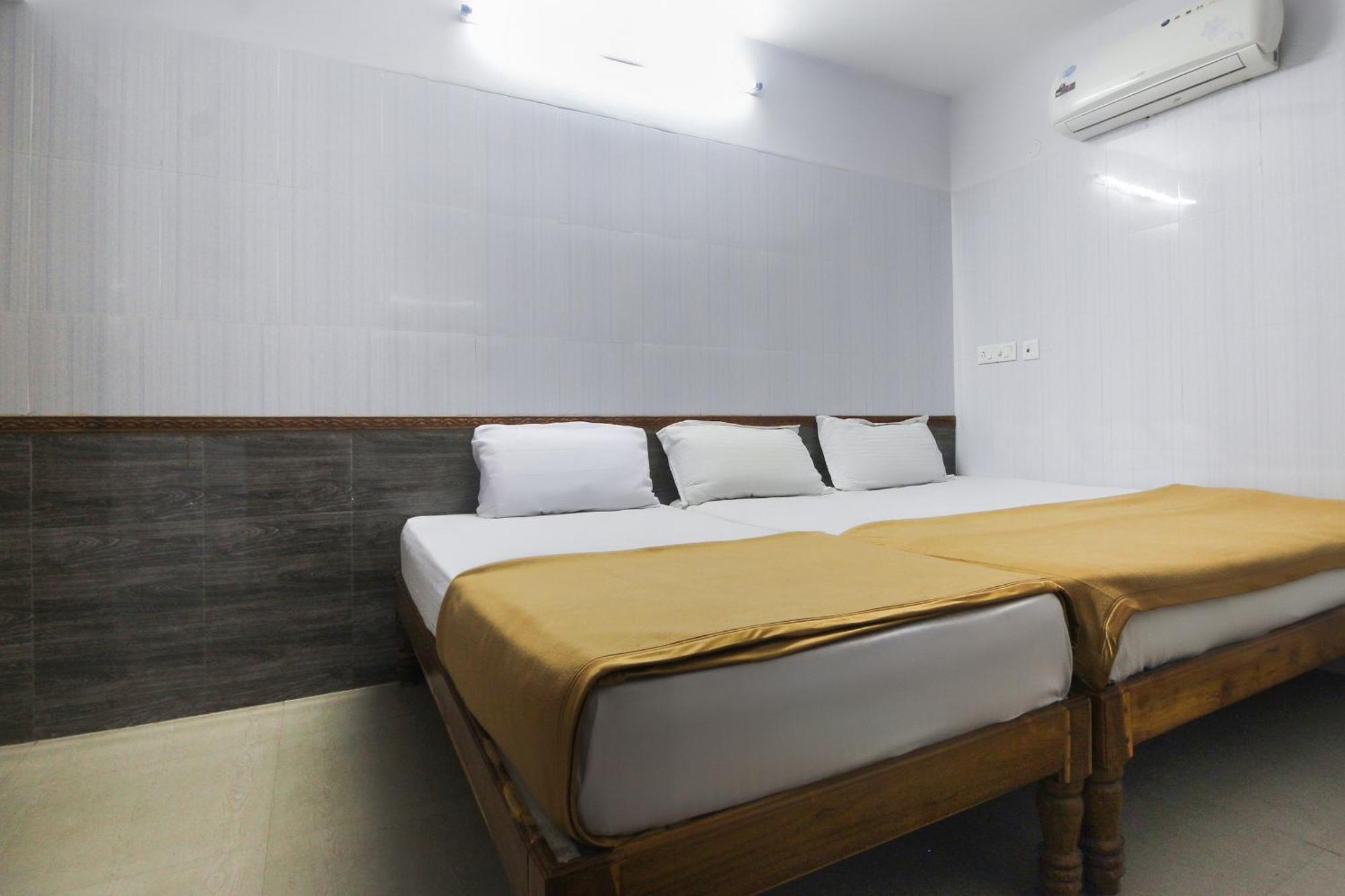 OYO 61145 JKS Deluxe Lodge Udaiyarpalaiyam Extérieur photo