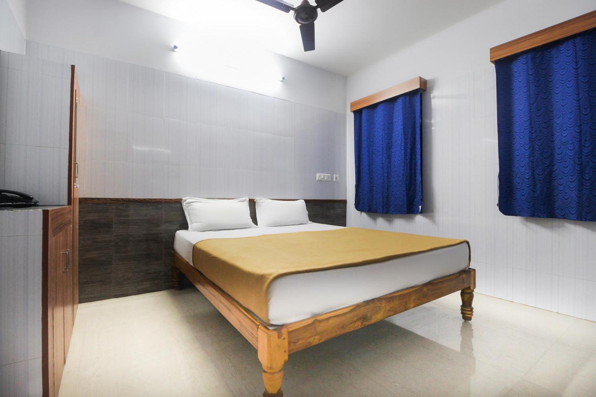 OYO 61145 JKS Deluxe Lodge Udaiyarpalaiyam Extérieur photo