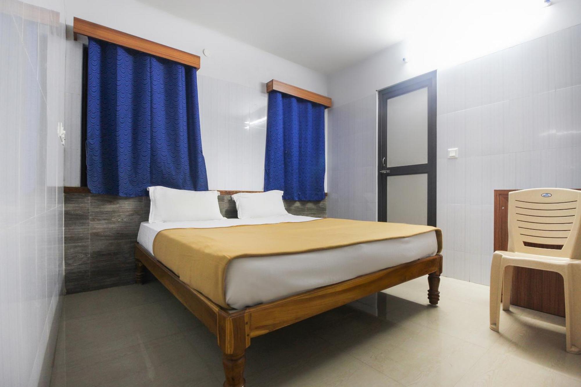 OYO 61145 JKS Deluxe Lodge Udaiyarpalaiyam Extérieur photo