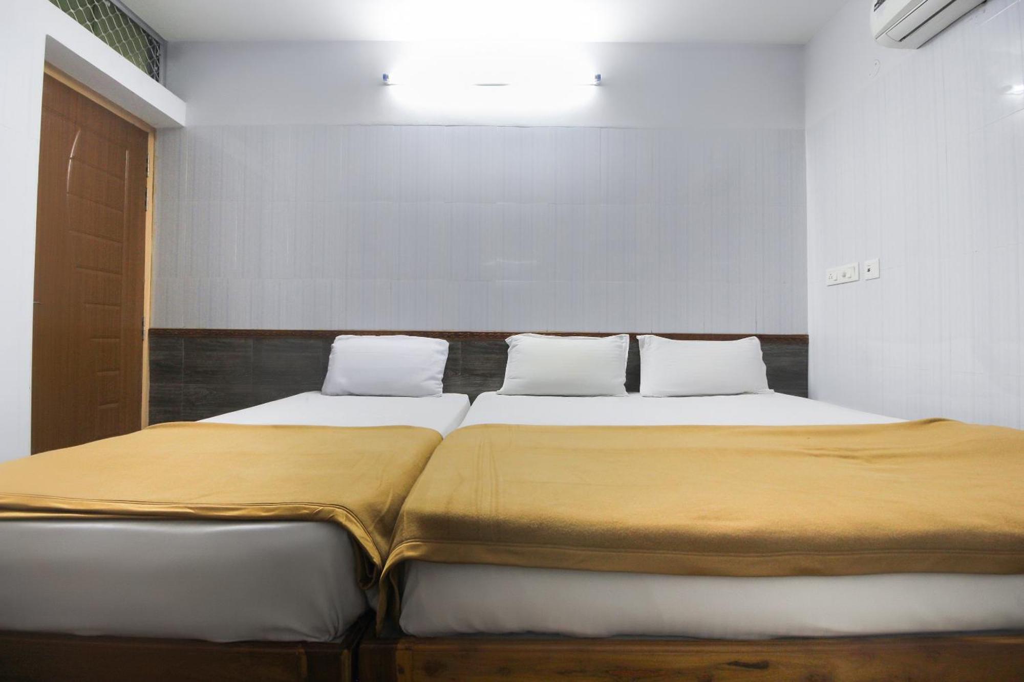 OYO 61145 JKS Deluxe Lodge Udaiyarpalaiyam Extérieur photo
