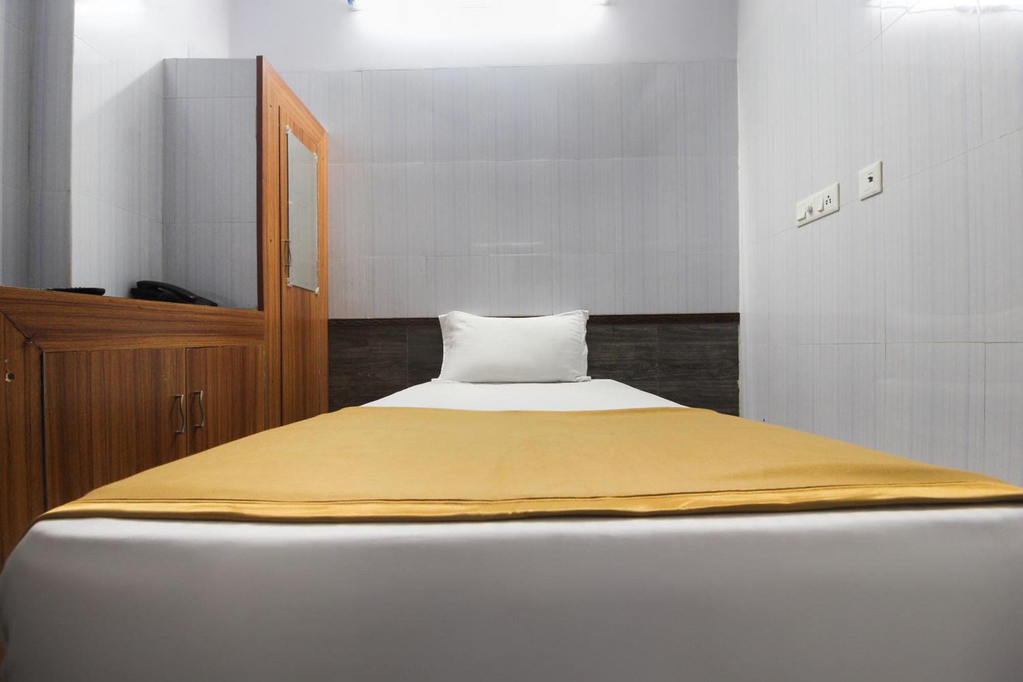 OYO 61145 JKS Deluxe Lodge Udaiyarpalaiyam Extérieur photo
